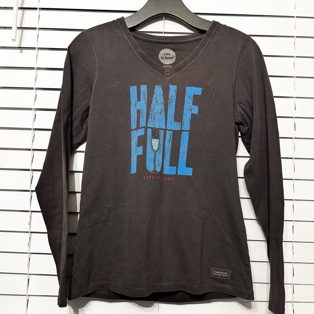 🛍️ New never worn life is good long sleeve tee Excellent condition.